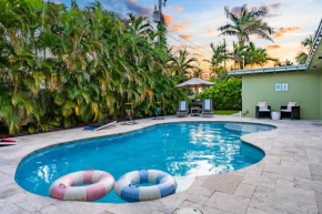 Heated Saltwater Pool Avail! Walk To Beach!